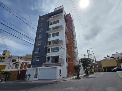 Departamento Con Amplia Terraza En Piso 9 Yanahuara
