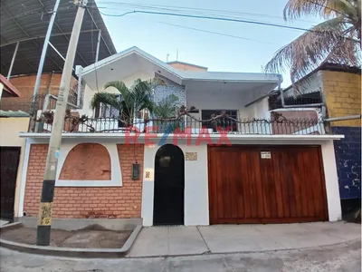 Hermosa Casa De 2 Pisos En Venta En La Urb Santa Ana De 203 Mts 2