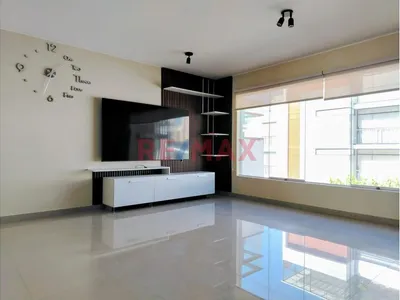Alquiler De Amplio Departamento Con Cochera En Urb Casa Campo