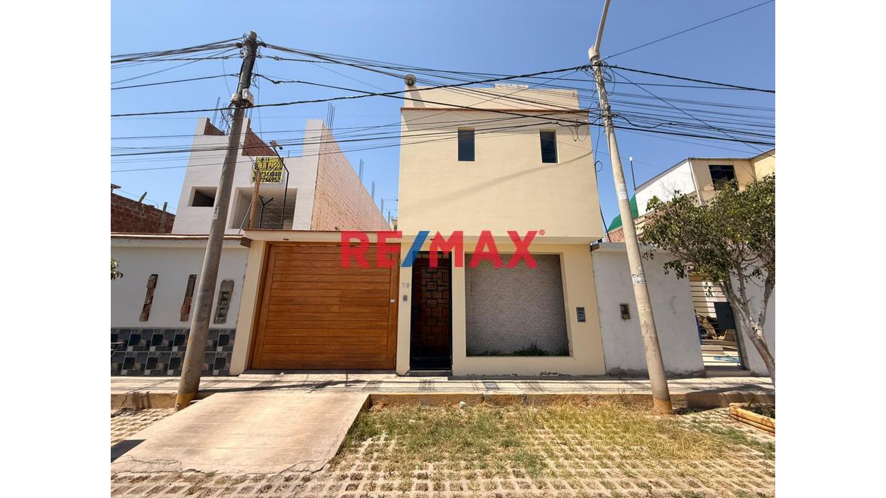 Amplia Y Moderna Casa De 3 Pisos En Pocollay – Excelente Clima Y Ubicación
