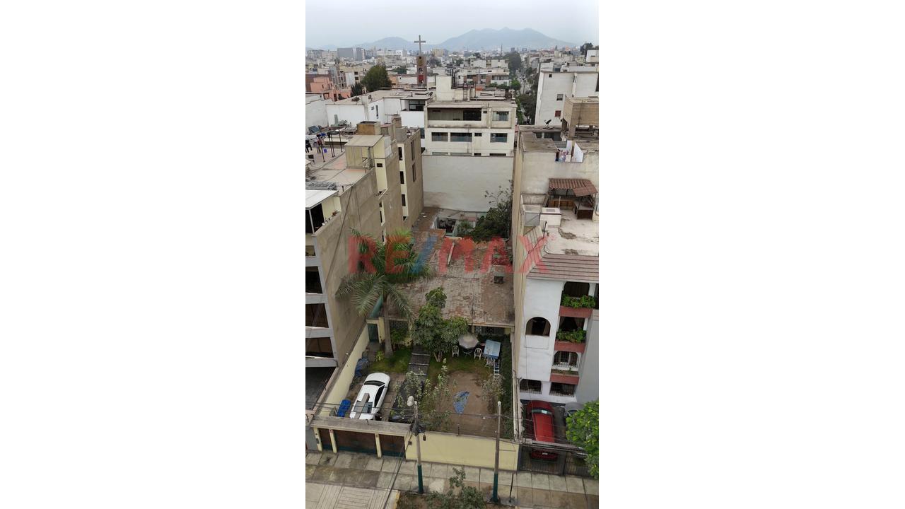 Casa En Venta De 456 M² En San Borja Norte – A 1 Cuadra Del Pentagonito | Parámetros Para 8 Pisos.