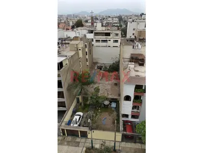 Casa En Venta De 456 M² En San Borja Norte – A 1 Cuadra Del Pentagonito | Parámetros Para 8 Pisos.