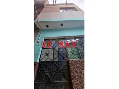 Casa En Venta De 2 Pisos Más Azotea En Calle Saenz Peña - Chiclayo