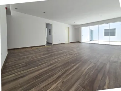 Venta de Departamento en Santiago de Surco - Lima 4 Dormitorios