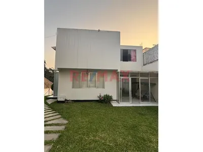 Casa  Con Estacionamiento En Santa María – Chosica
