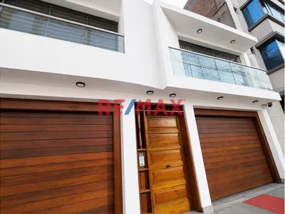 Alquilo Estratégico Local Comercial En 1Er Piso: 279 M² Con Zonificación Cm Y Alta Exposición