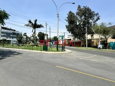 Venta De Casa Como Terreno, Surco, 330 M2