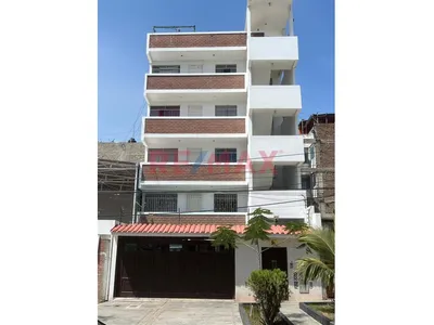 Departamento En Venta En 1Er Piso En Urb. Santa Maria Del Pinar