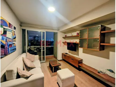 Departamento Semiamoblado De 85 M² Frente Campo De Marte | Estacionamiento