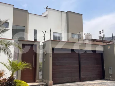 Venta de Casa en Santiago de Surco - Lima 3 Dormitorios 