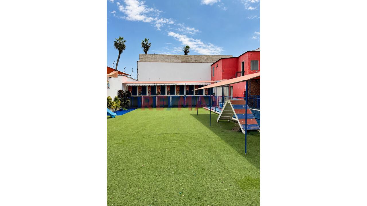 Se  Vende Hospedaje Como Terreno