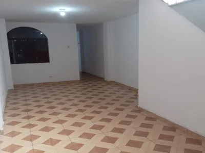 Casa En Venta En La Esperanza 67.9M2  A Una Cuadra De La Av Condorcanqui