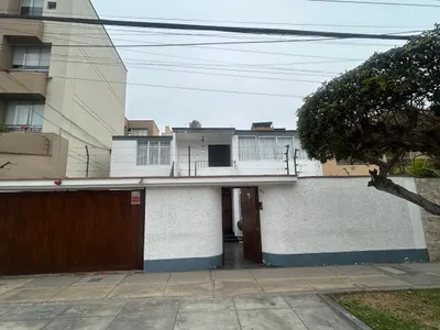 Venta de Casa en Santiago de Surco - Lima 4 Dormitorios