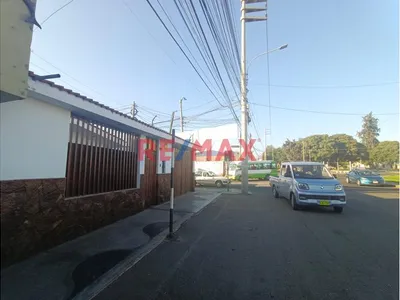 Se Alquila Casa Comercial