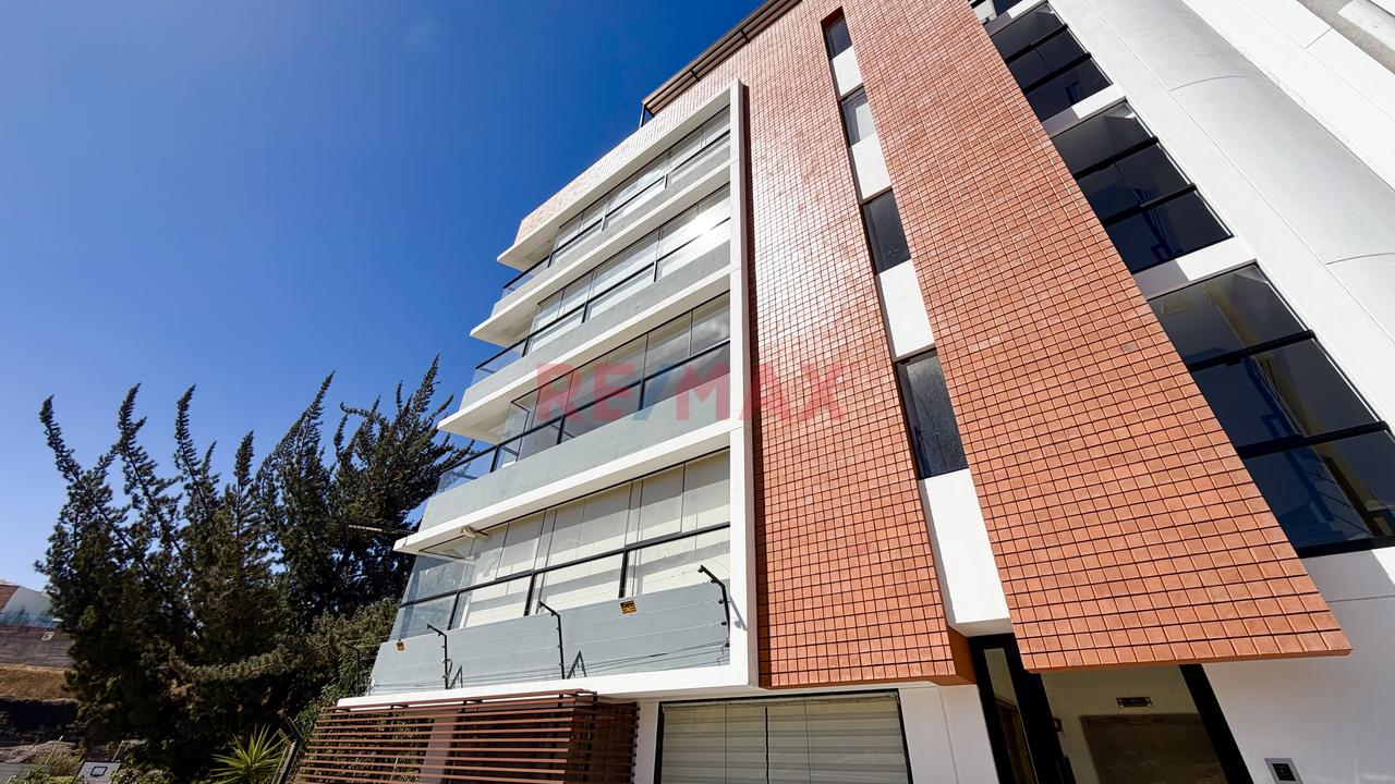 Duplex En Venta En Urb Frente A Parque