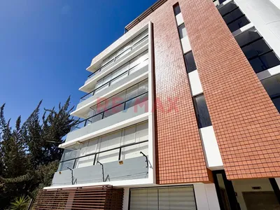Duplex En Venta En Urb Frente A Parque