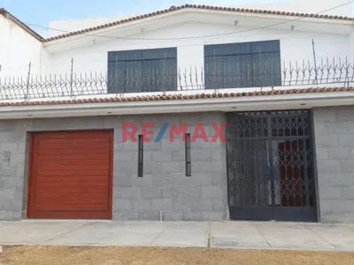 🏡 ¡Se Vende Amplia Casa En Venta En Urb. Patazca! 🏡