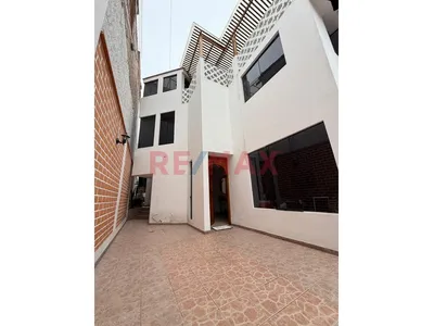 Vendo Casa Frente A Parque En Los Cedros De Villa Chorrillos