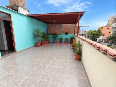 Venta Minidepartamento + Aires Frente A Parque Urb. Santa Maria