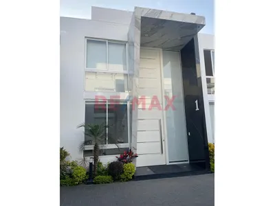 Venta De Casa De 3 Pisos En La Molina De 336M2 Con Cochera