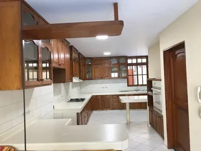 Venta de Casa en Santiago de Surco - Lima 4 Dormitorios