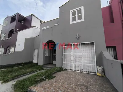 Alquiler De Local Comercial En Lince De 242M2