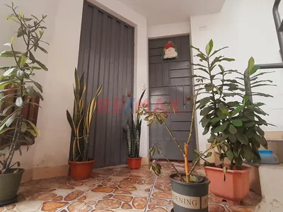 Ate - Urb. Alameda De La Rivera - Venta De Departamento En Edificio De 4 Pisos.