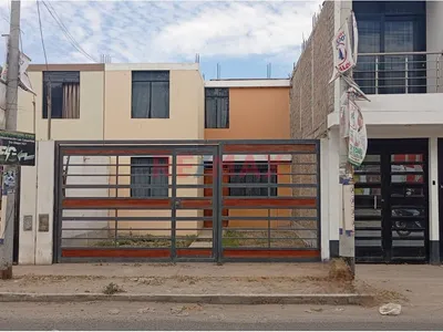 🏠¡En Alquiler! Casa De 2 Pisos Con Cochera En Urb. Chacarilla - Ica (Cerca A Casuarinas)