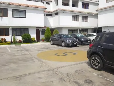 Venta de Casa en Santiago de Surco - Lima 5 Dormitorios
