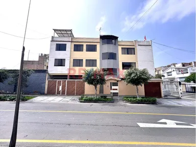 Departamento En Venta En 3Er Piso Con Vista Exterior, Cochera Y Terraza