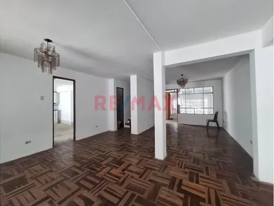 Casa En Venta En Inmediaciones De Salamanca – Olimpo, Ate – A Media Cuadra Del Parque Juno Y A Pocos Metros De La Vía De Evitamiento