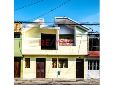 Casa En Venta Cerca Al Mercado Central De Camaná