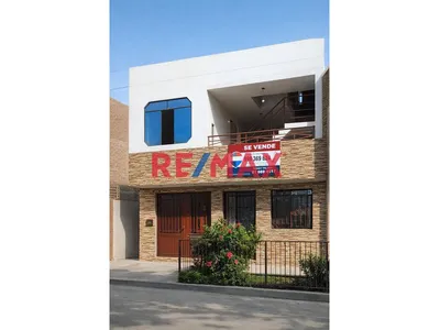 Linda Casa En Puente Piedra 2 Pisos At120M2 Ac200M2 Con 02 Departamentos Y Tienda Comercial