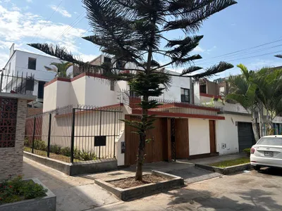 Venta de Casa en Los Olivos - Lima 4 Dormitorios