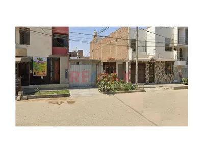 Vendo Terreno Con Construcción Frente A Parque 180 M2 Urb. San Judas Tadeo
