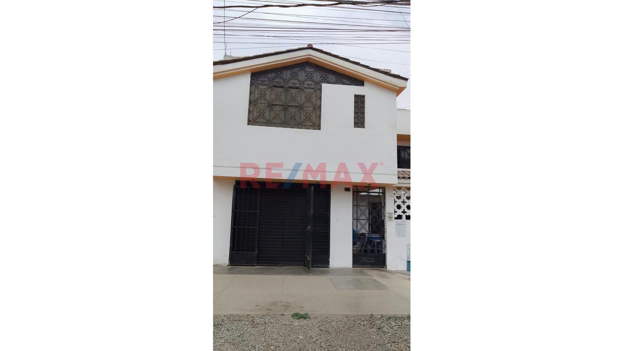Casa Exclusiva En Carabayllo 🏡  En Plena Avenida  Superficie Total: 180M²
