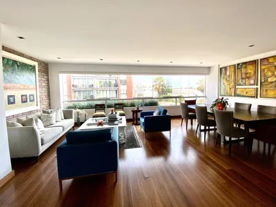 Venta de Departamento en Santiago de Surco - Lima 4 Dormitorios