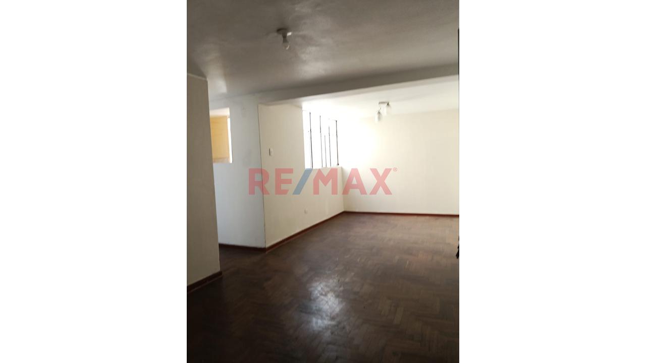 Venta De Departamento En Lince | 63 M²
