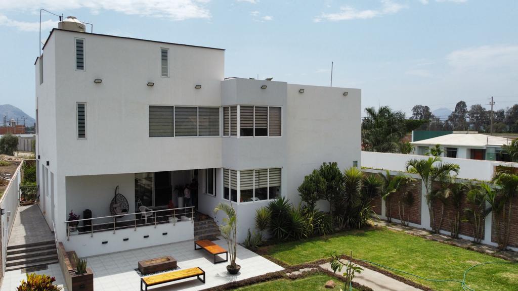 Vendo Casa De Lujo En El Campo 1,064 M2 At Santo Domingo Laredo