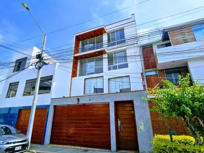 Venta de Casa en San Miguel - Lima 10 Dormitorios