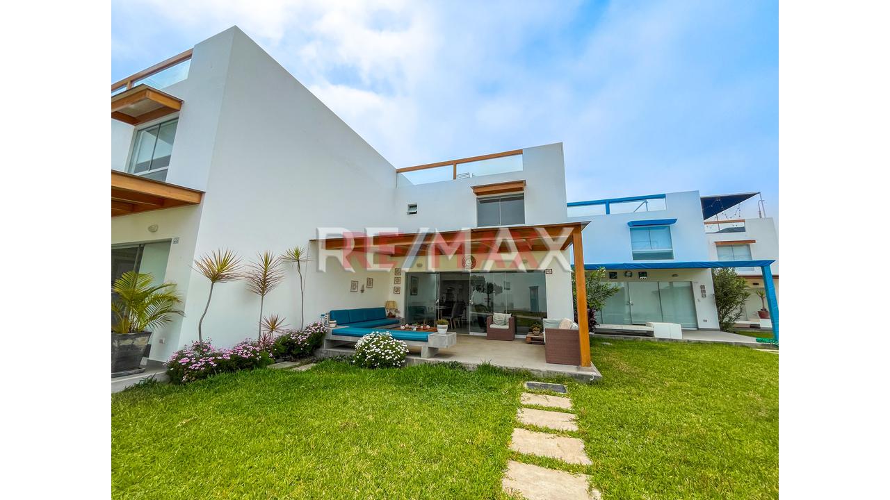 Se Vende Linda Y Amplia Casa De Playa En Condominio Kentia Puerto Viejo Km 71 Panamericana Sur.