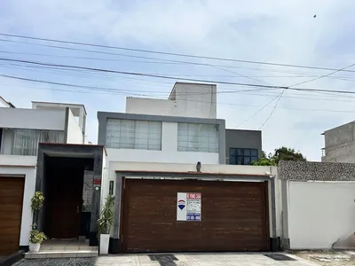 Venta de Casa en Chorrillos - Lima 4 Dormitorios