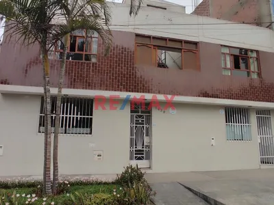 Venta De Casa De 2 Pisos Con Amplia Azotea, Frente A Parque El Niño, En Jr. Pallasca, Mza Y Lote 5 Urb. Covida, Ii Etapa, Los Olivos, Lima, Lima