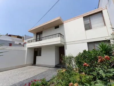 Casa en venta · Jr. Luis Deucker Lavalle 228, Santiago de Surco · 215 m², 4 dorm.