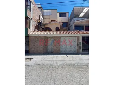 ¡Se Vende Amplia Casa En Jlbyr! ✨🏡