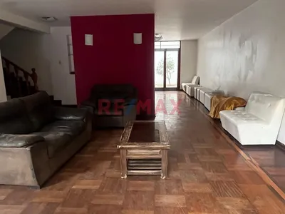 Vendo Casa De Dos Pisos Y Terraza Vista Al Parque