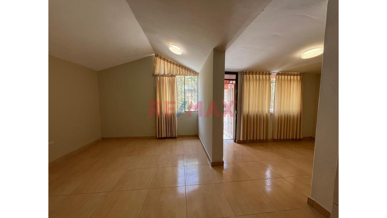 Amplio Departamento Duplex En Alquiler En Av. Vice