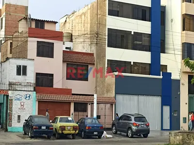 Casa - Local Comercial En Plena Av Haya De La Torre Frente A La Isla Del Paraiso