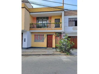 Venta Departamento De 245 M2 En San Martin De Porres Con Inquilino Precario En $90,000 Usd