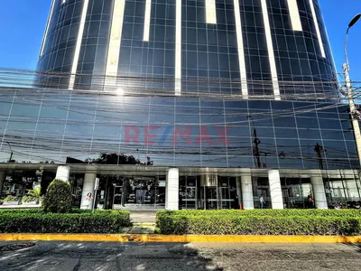 Alquilo Local Comercial Primer Piso En Torre Omega - Puerta A Calle